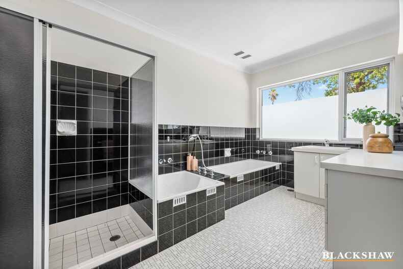 15 Golden Grove Red Hill