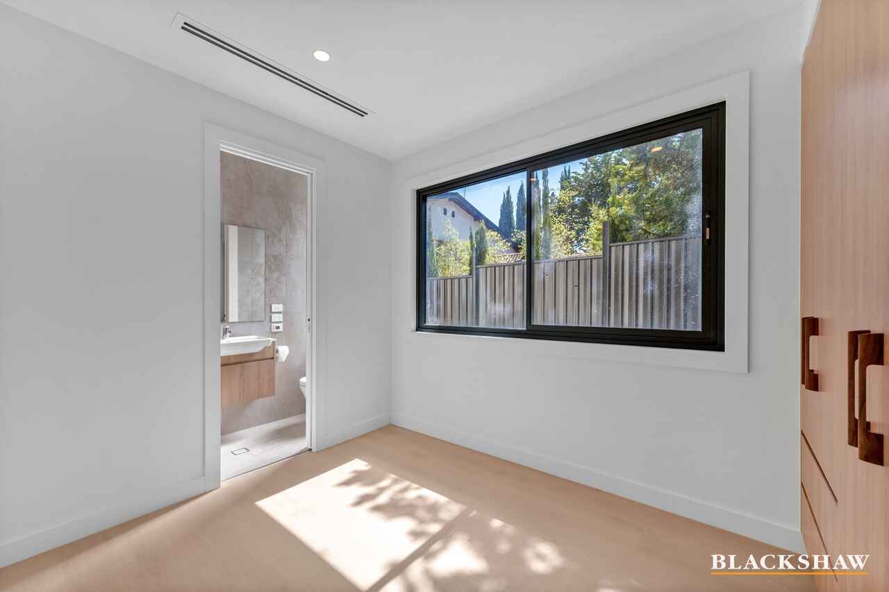 2/183 La Perouse Street Red Hill