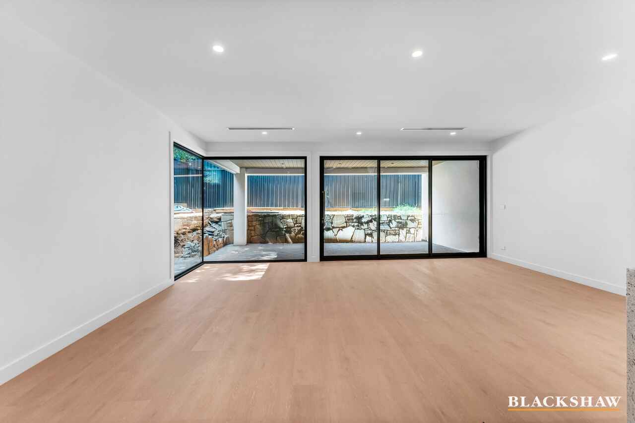 2/183 La Perouse Street Red Hill