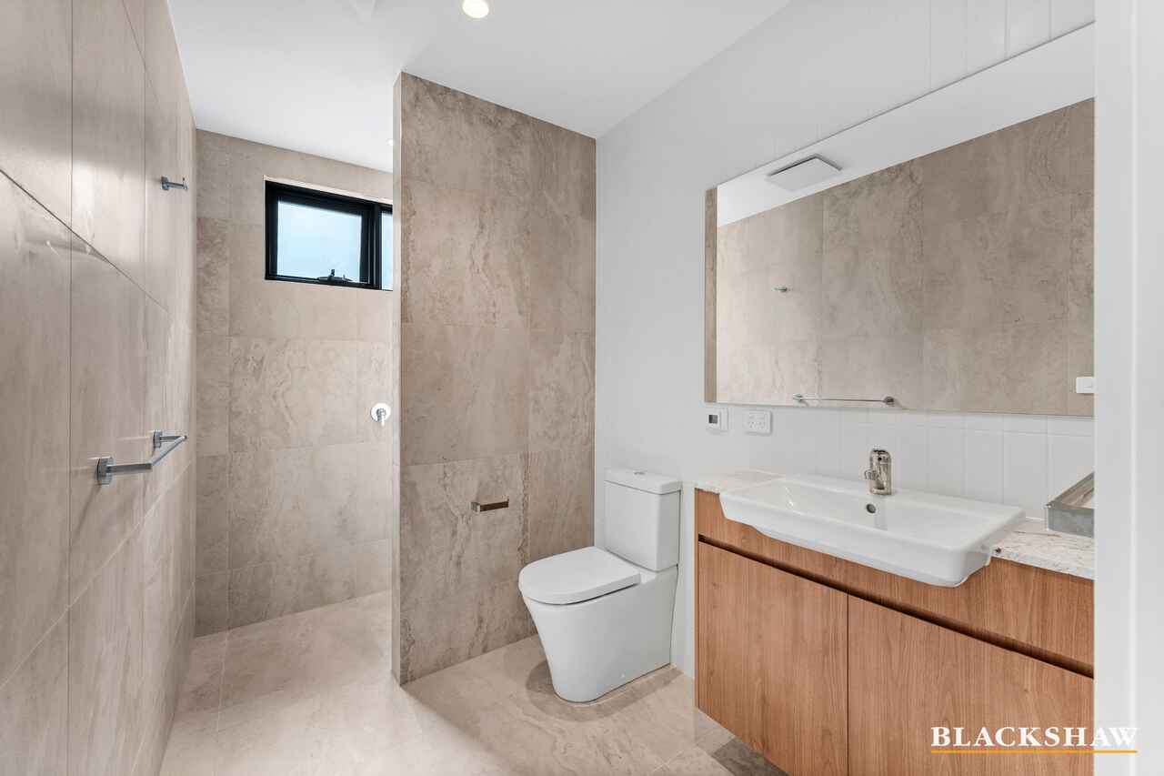 2/183 La Perouse Street Red Hill