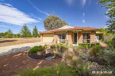 13 Eric De Salis Street Macgregor