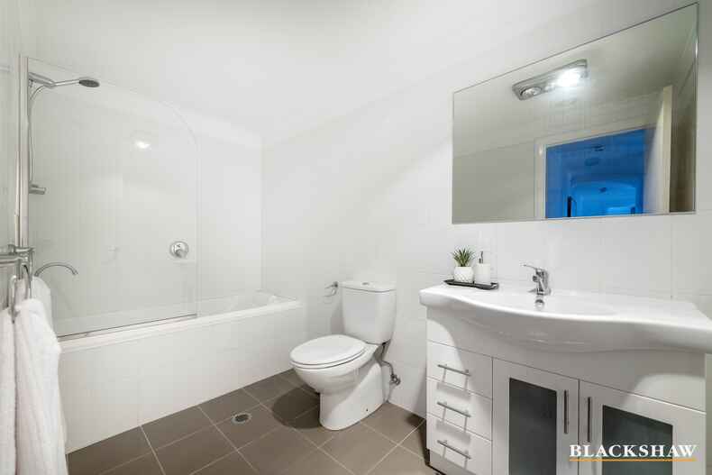 9/17 Bowman Street Macquarie