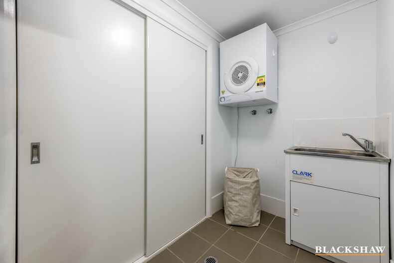 9/17 Bowman Street Macquarie