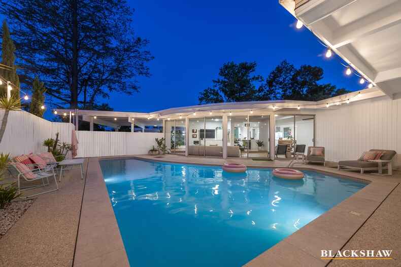 13 Canterbury Crescent Deakin