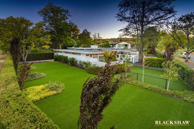 13 Canterbury Crescent Deakin