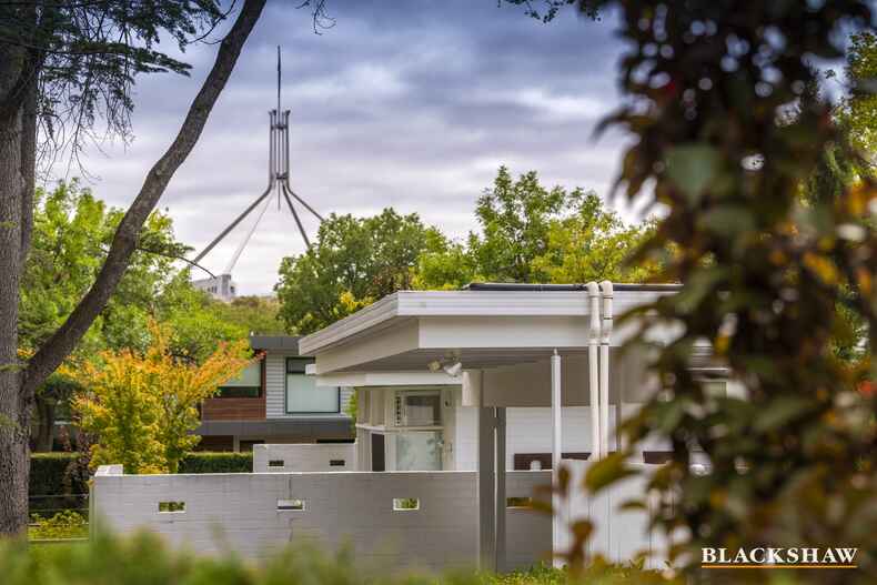 13 Canterbury Crescent Deakin