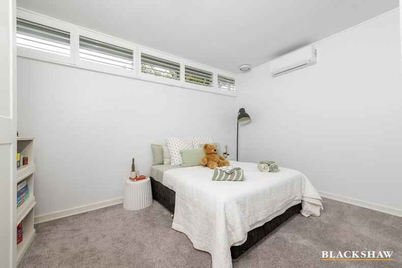 13 Canterbury Crescent Deakin