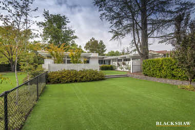 13 Canterbury Crescent Deakin