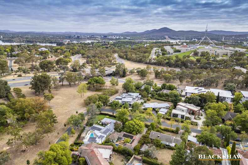 13 Canterbury Crescent Deakin