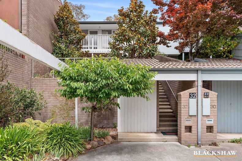 32 English Court Phillip 32 English Court Phillip