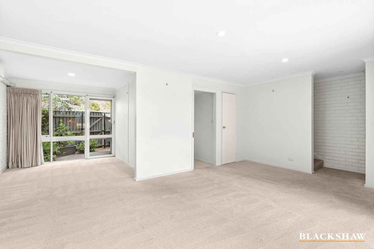 32 English Court Phillip