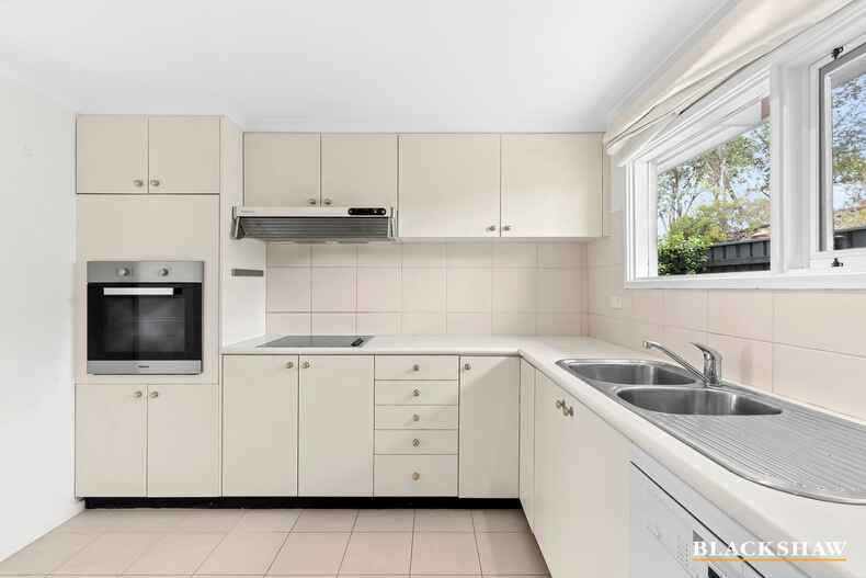 32 English Court Phillip 32 English Court Phillip