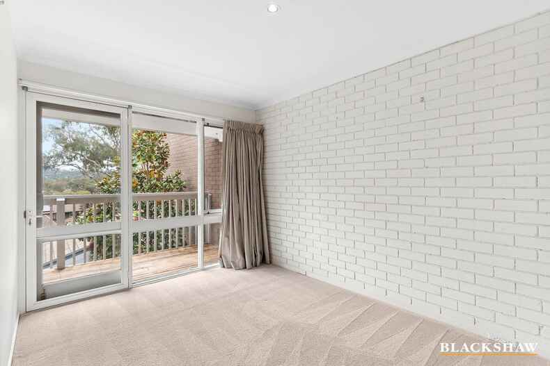 32 English Court Phillip 32 English Court Phillip