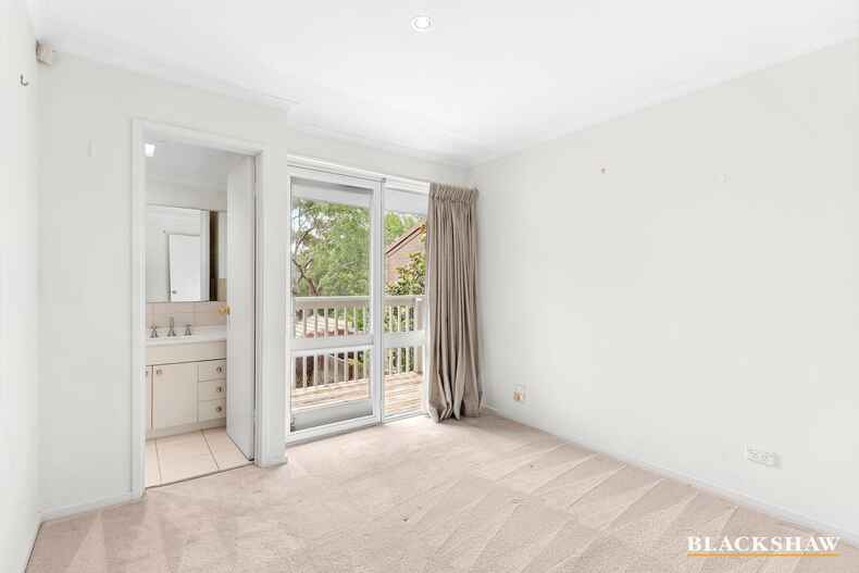 32 English Court Phillip 32 English Court Phillip