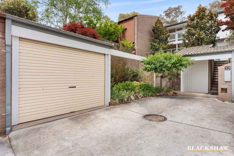 32 English Court Phillip 32 English Court Phillip