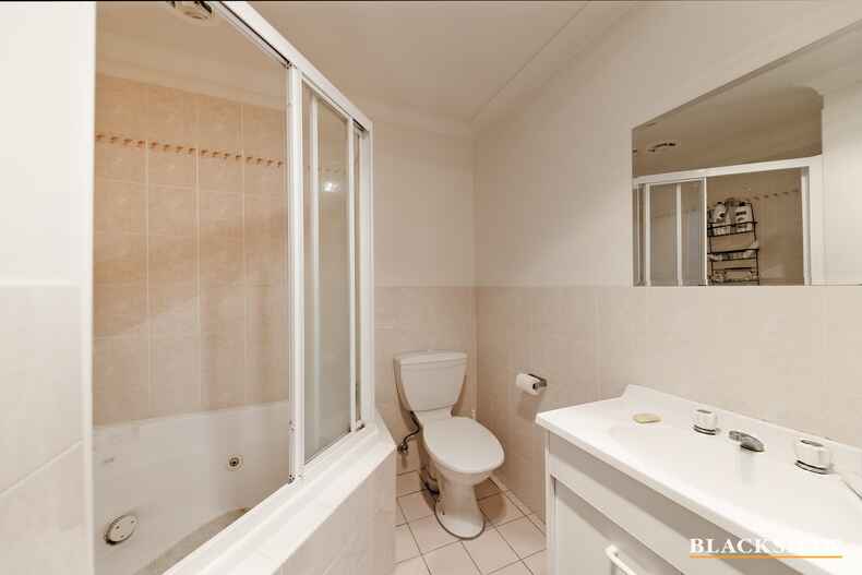 8/12 Albermarle Place Phillip