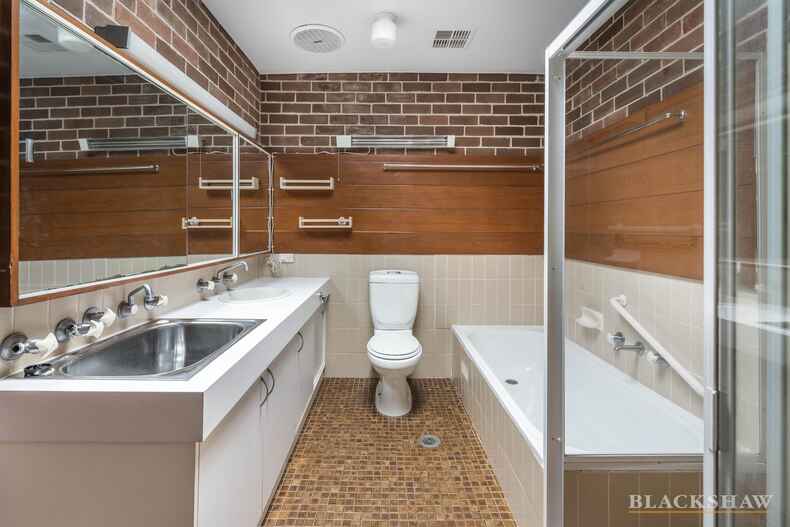 32/83 Crozier Circuit Kambah