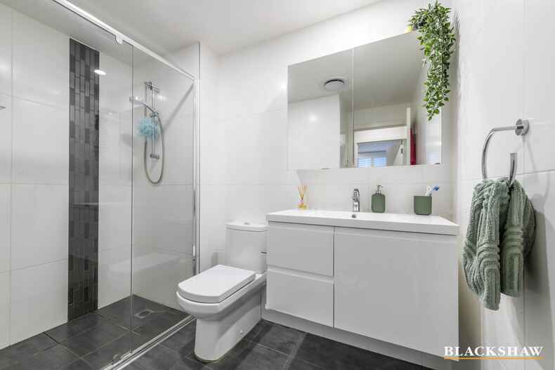 16/111 Canberra Avenue Griffith