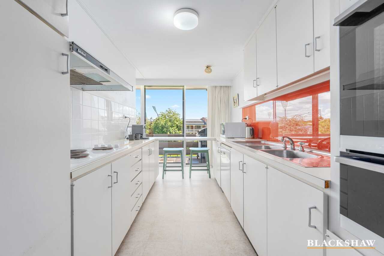 24/8 Giles Street Griffith