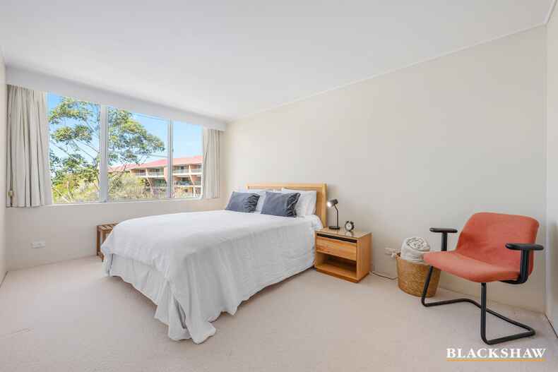 24/8 Giles Street Griffith