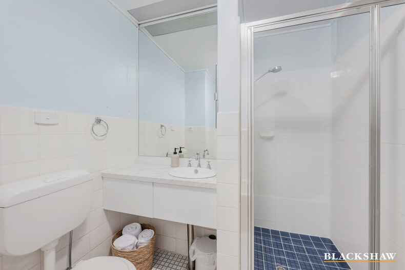 24/8 Giles Street Griffith