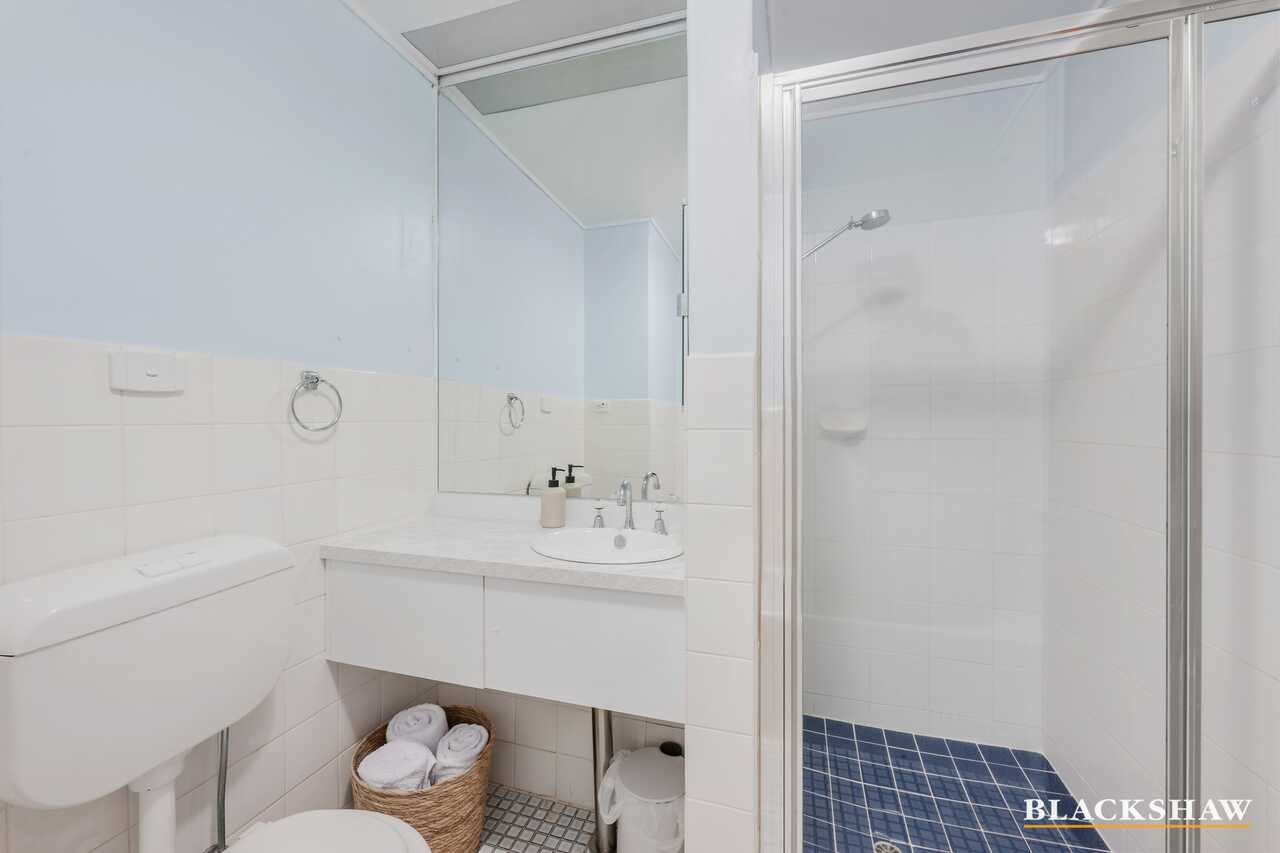 24/8 Giles Street Griffith