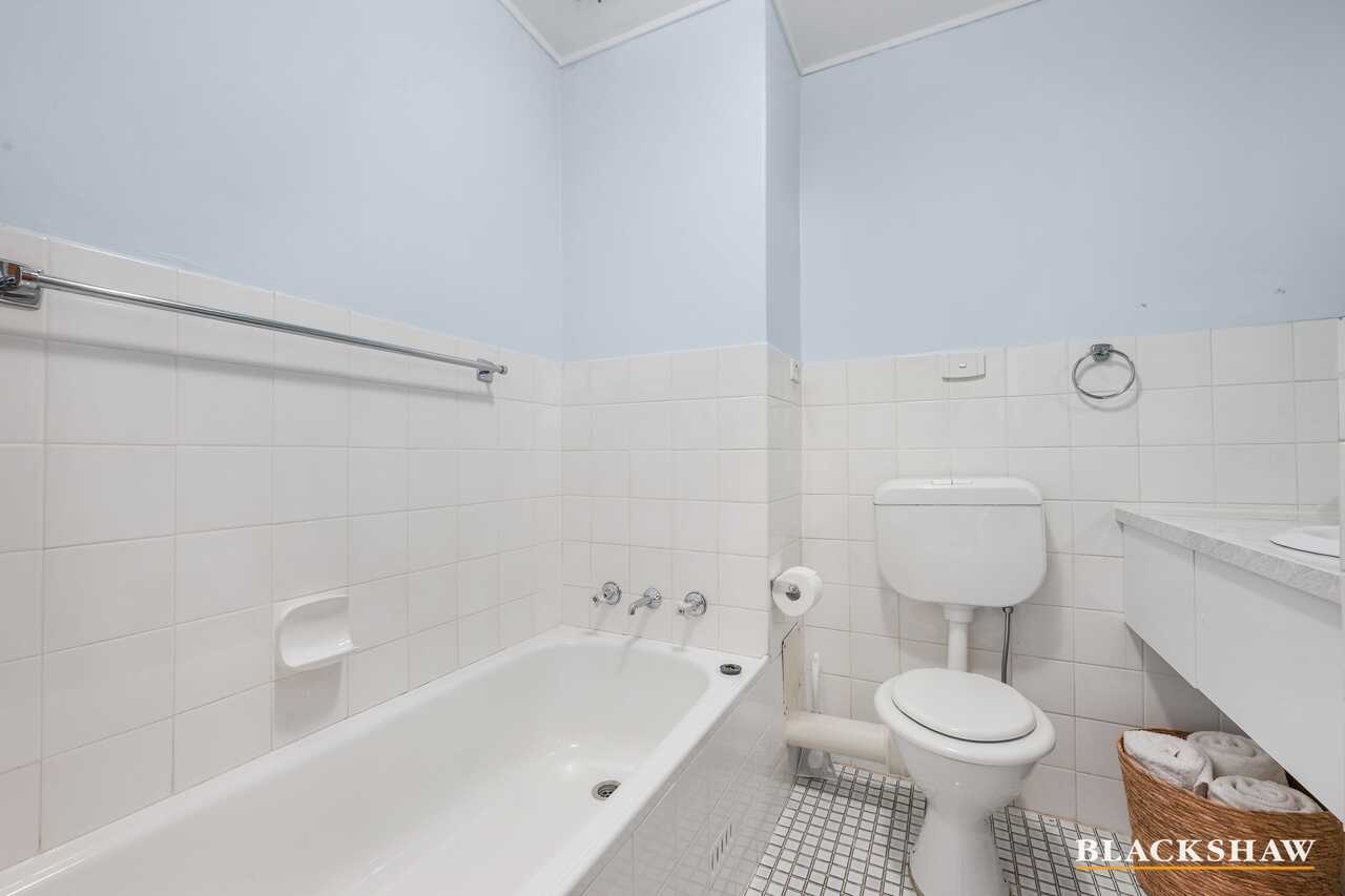 24/8 Giles Street Griffith