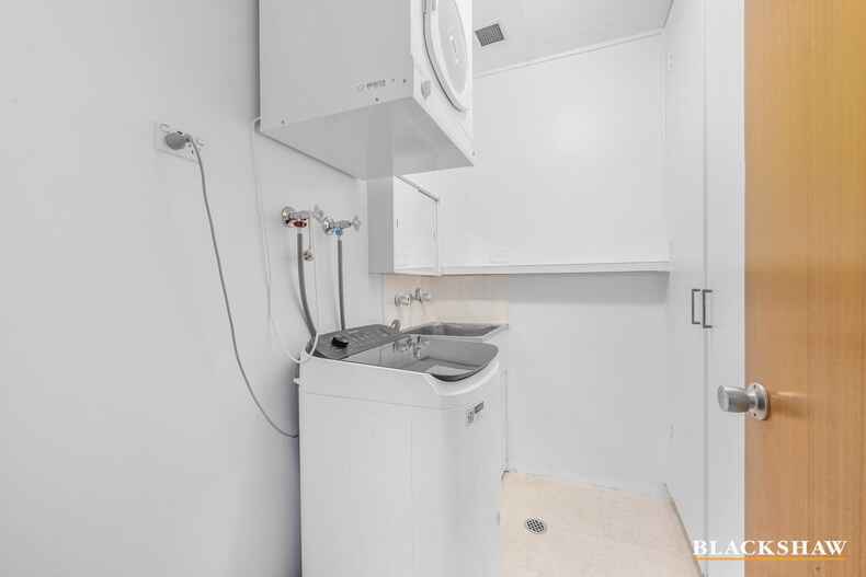 24/8 Giles Street Griffith