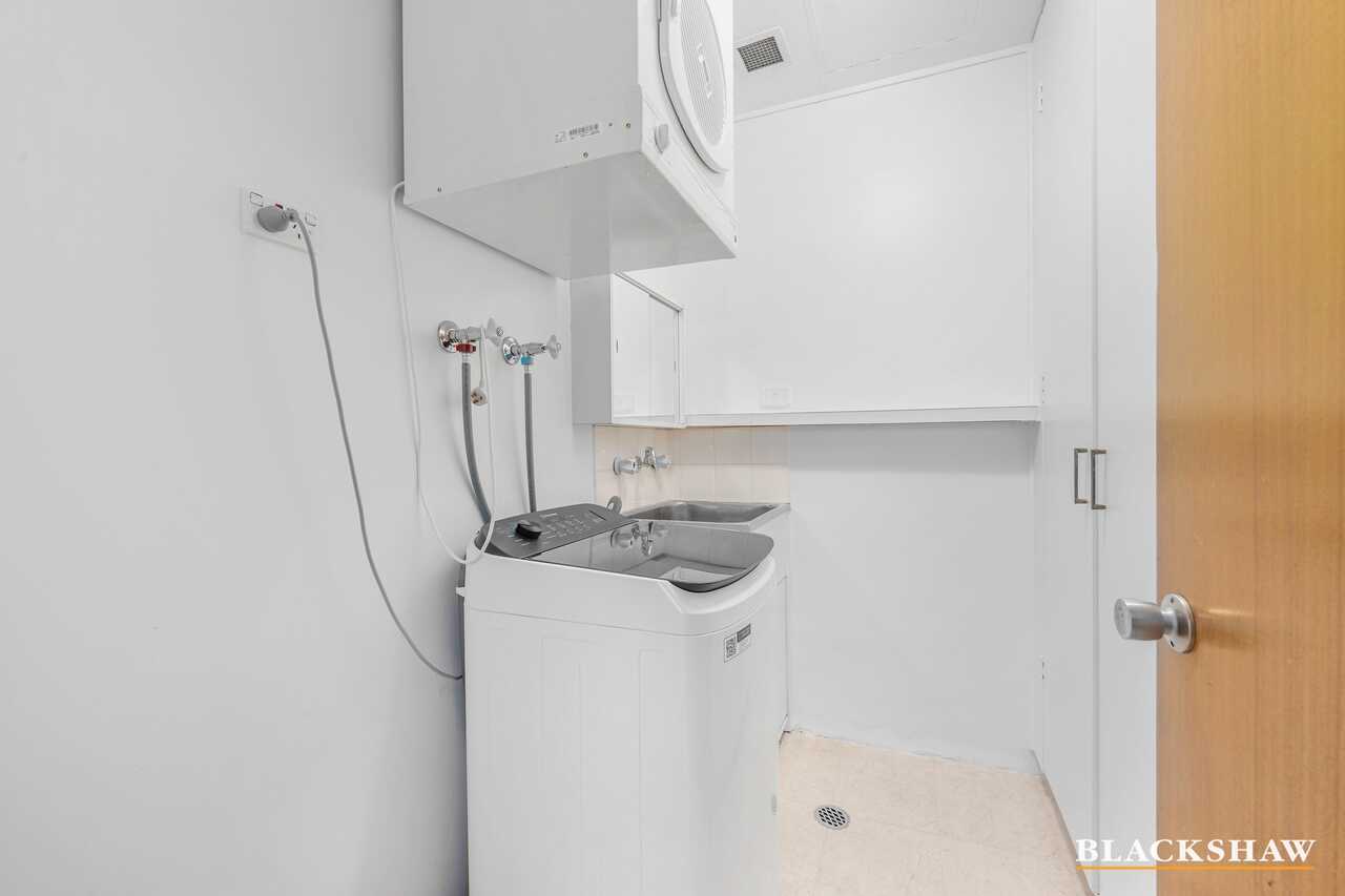 24/8 Giles Street Griffith