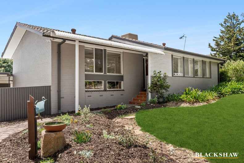 3 Embley Street Holder