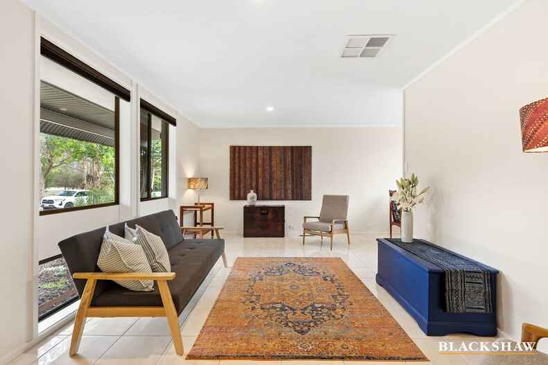 3 Embley Street Holder