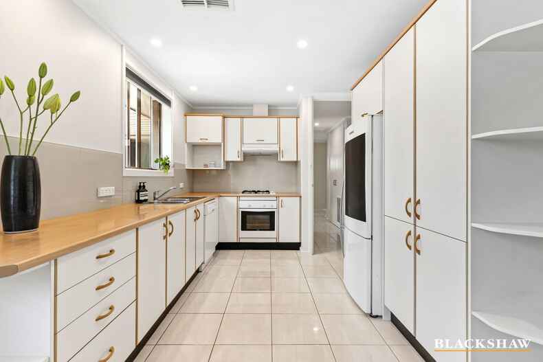 3 Embley Street Holder