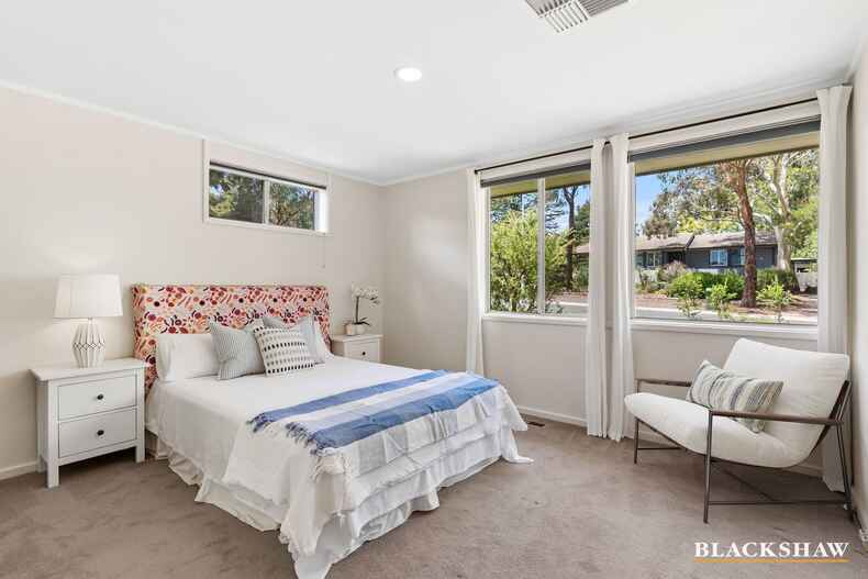 3 Embley Street Holder