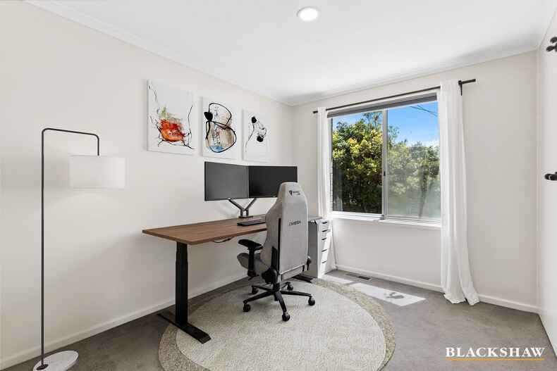 3 Embley Street Holder