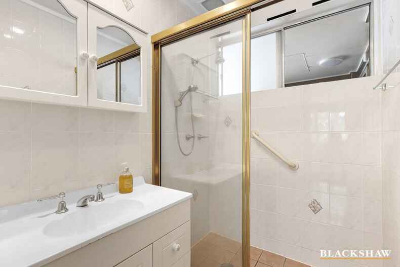 3 Embley Street Holder