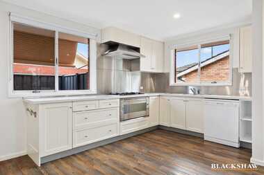 32 Christopher Crescent Queanbeyan