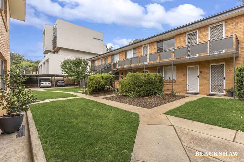 2/51 Hampton Circuit Yarralumla
