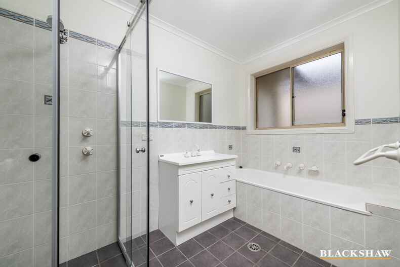 4/137 Lampard Circuit Bruce