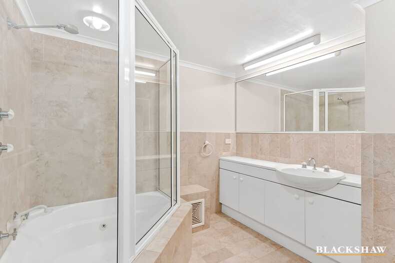 1C/2 Currie Crescent Griffith