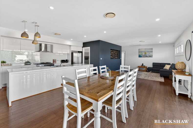 6 Bagarin Avenue Tomakin