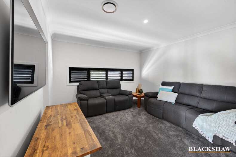 6 Bagarin Avenue Tomakin