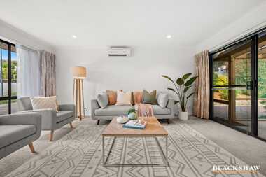 2/6 Gladman Close Isaacs