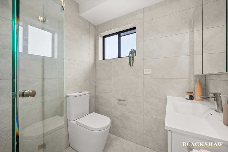 2/6 Gladman Close Isaacs