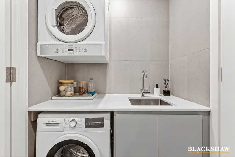 2/7 State Circle Forrest