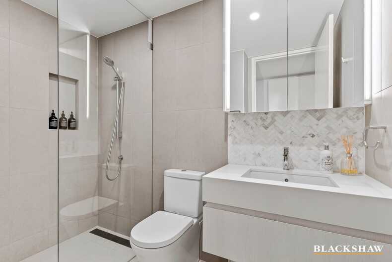 2/7 State Circle Forrest