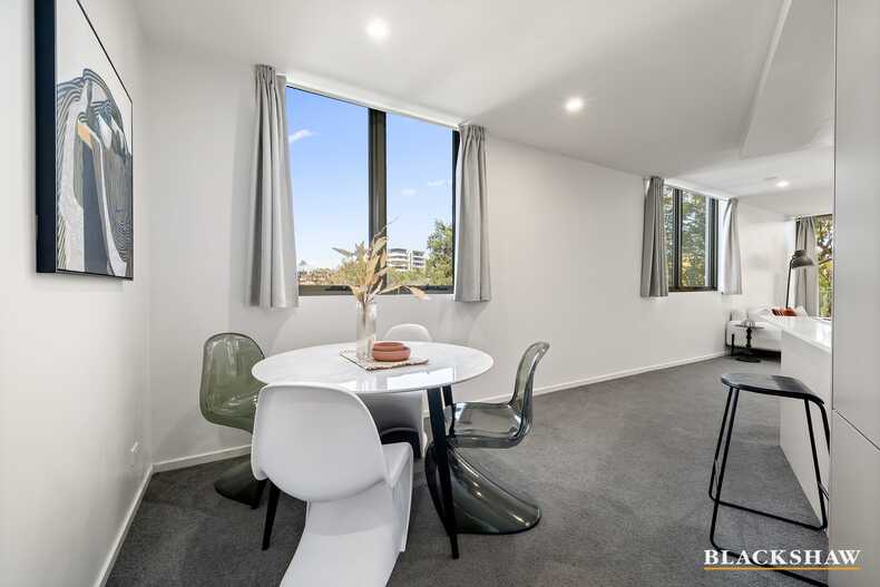 282/7 Irving Street  Phillip