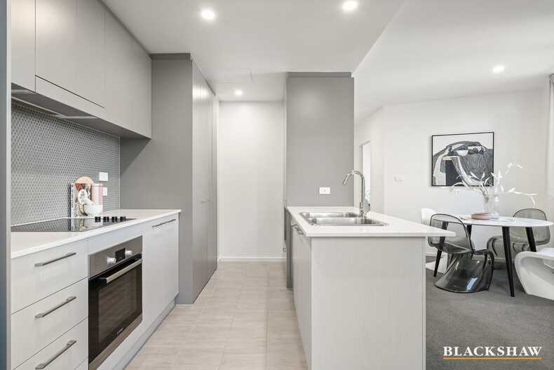 282/7 Irving Street  Phillip