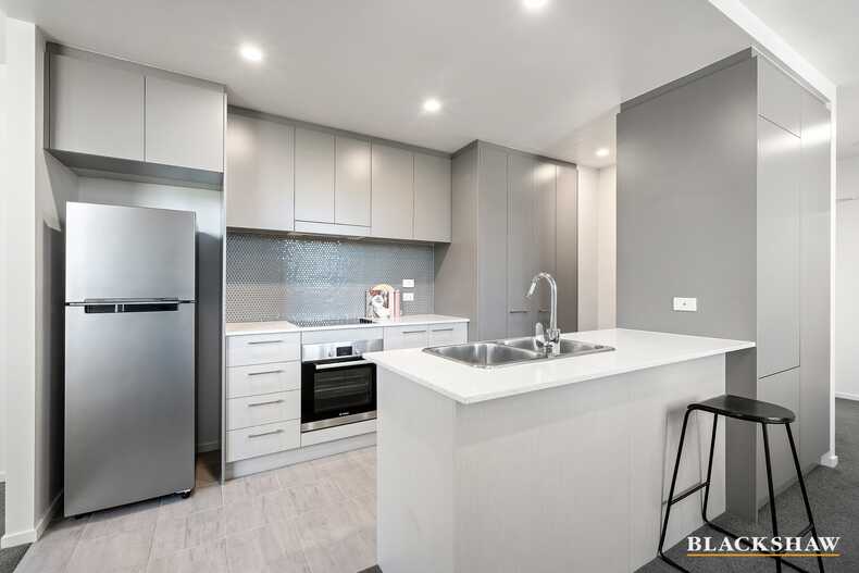 282/7 Irving Street  Phillip