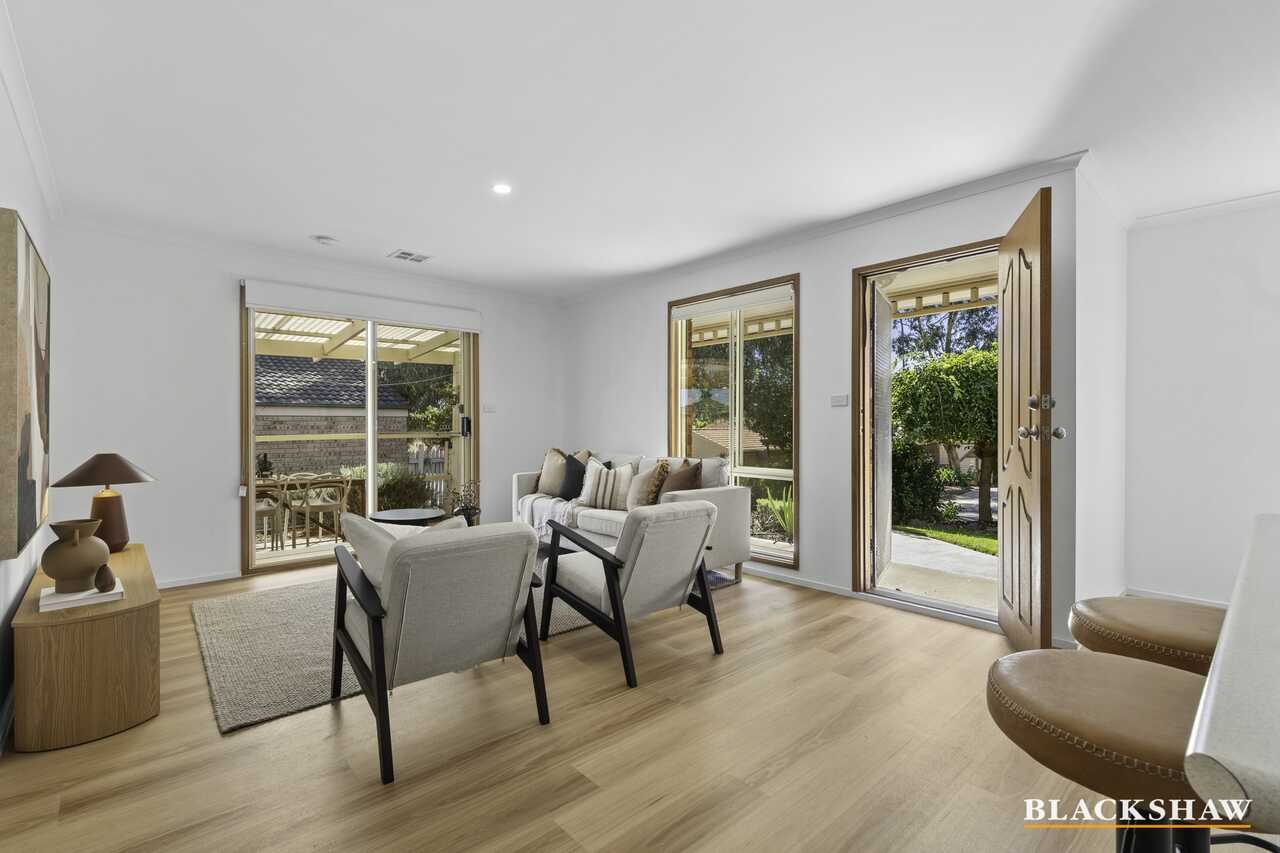 6 Randall Close Dunlop