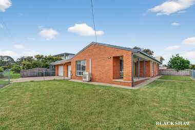 8 Barton Parade Tomakin